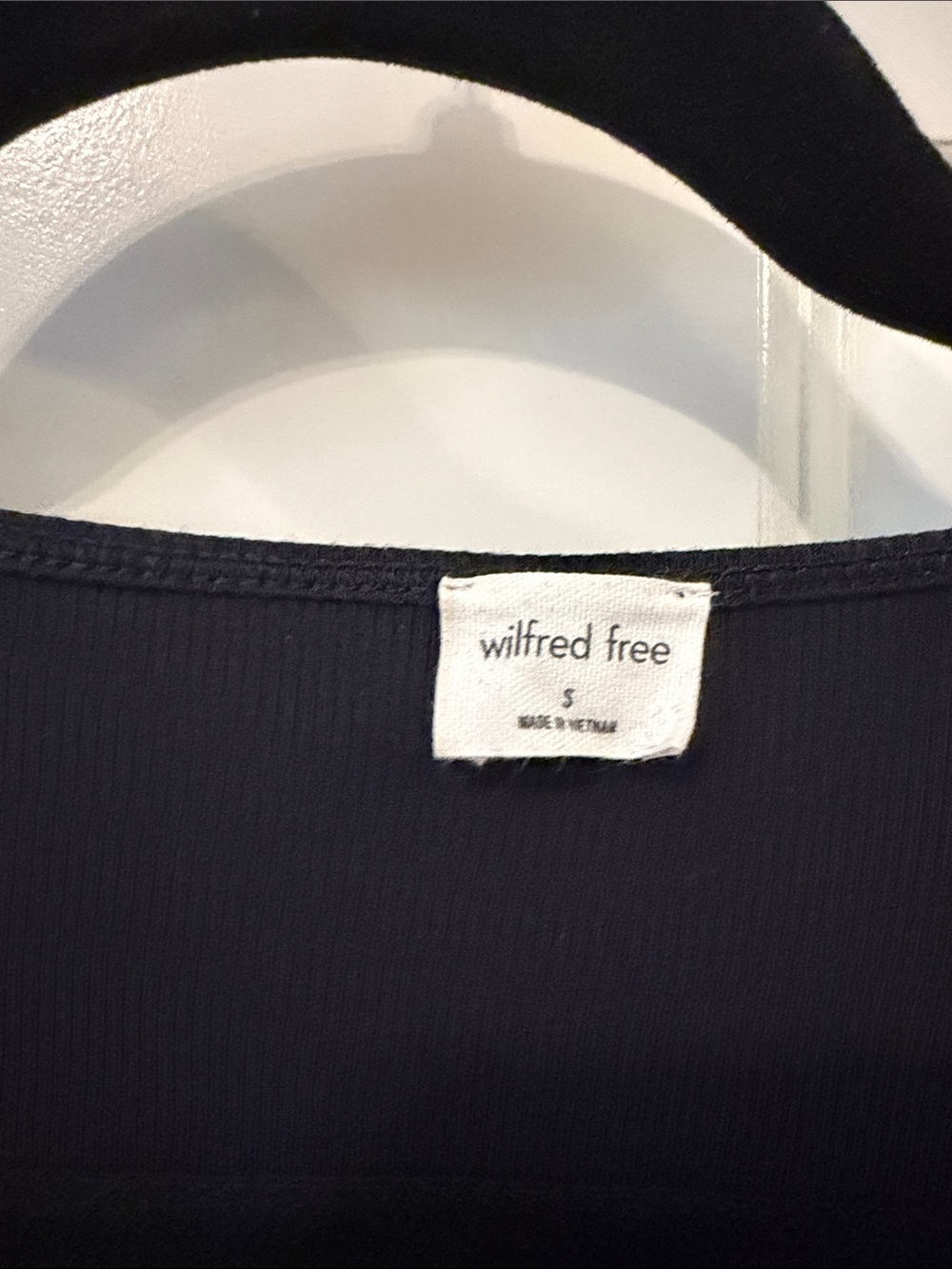 Wilfred Black Ribbed Tie-Front V-Neck Crop Top - Picture 2 of 5